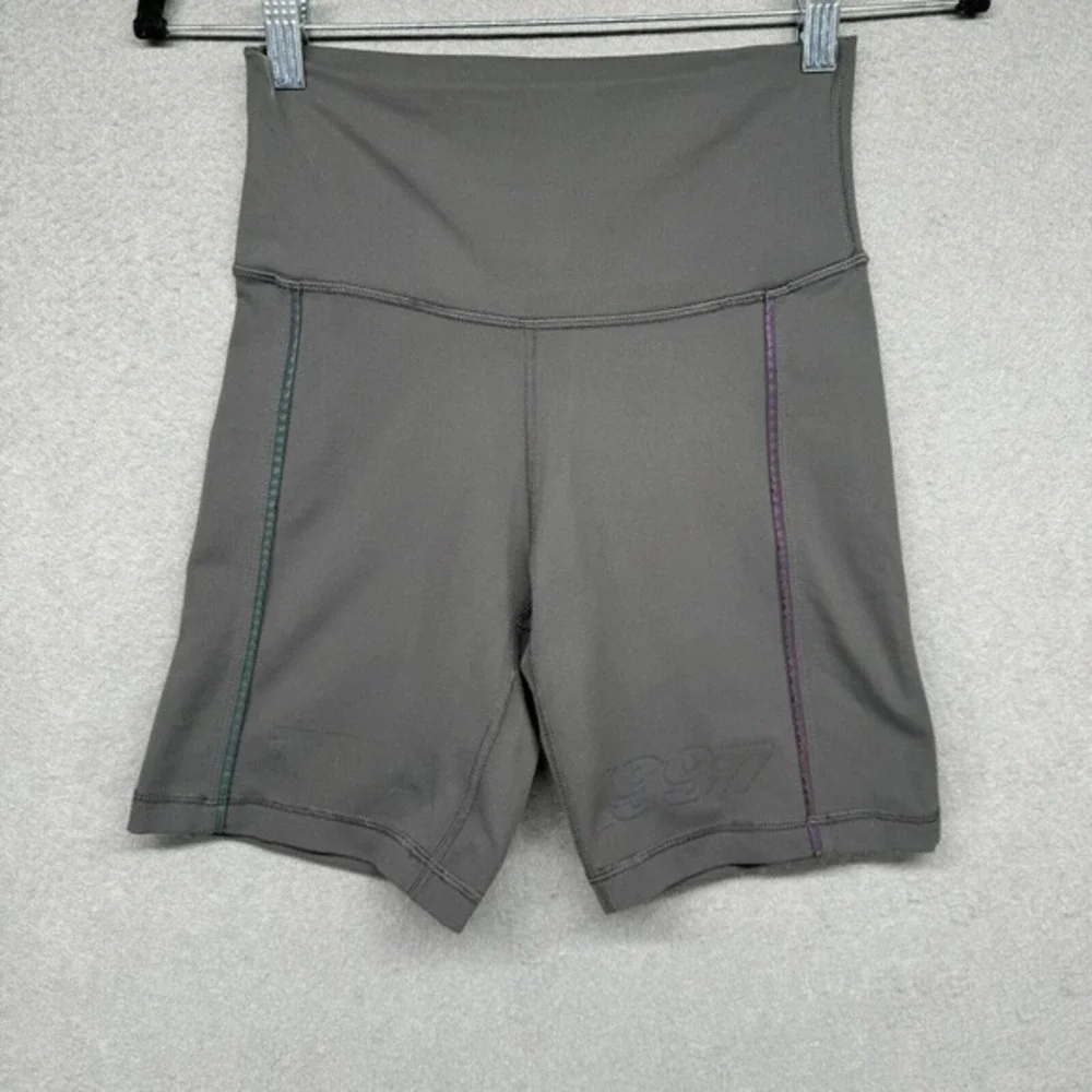 TNA Aritzia Shorts Womens Size Small Gray Atmosphere Biker Reflective‎ Workout